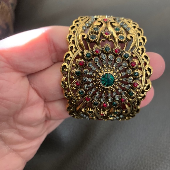 Bracelets - Picture 3 of 6